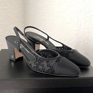 Fall 2021 interlocking CC logo sling back pumps